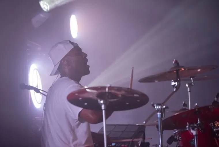Nate mid-set behind the kit